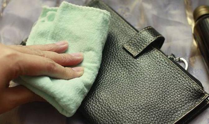 Как почистить кожаный кошелек: уход в домашних условиях